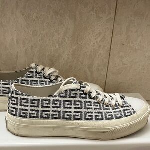 Givenchy City 4G Jacquard Sneakers 10.5 (41)